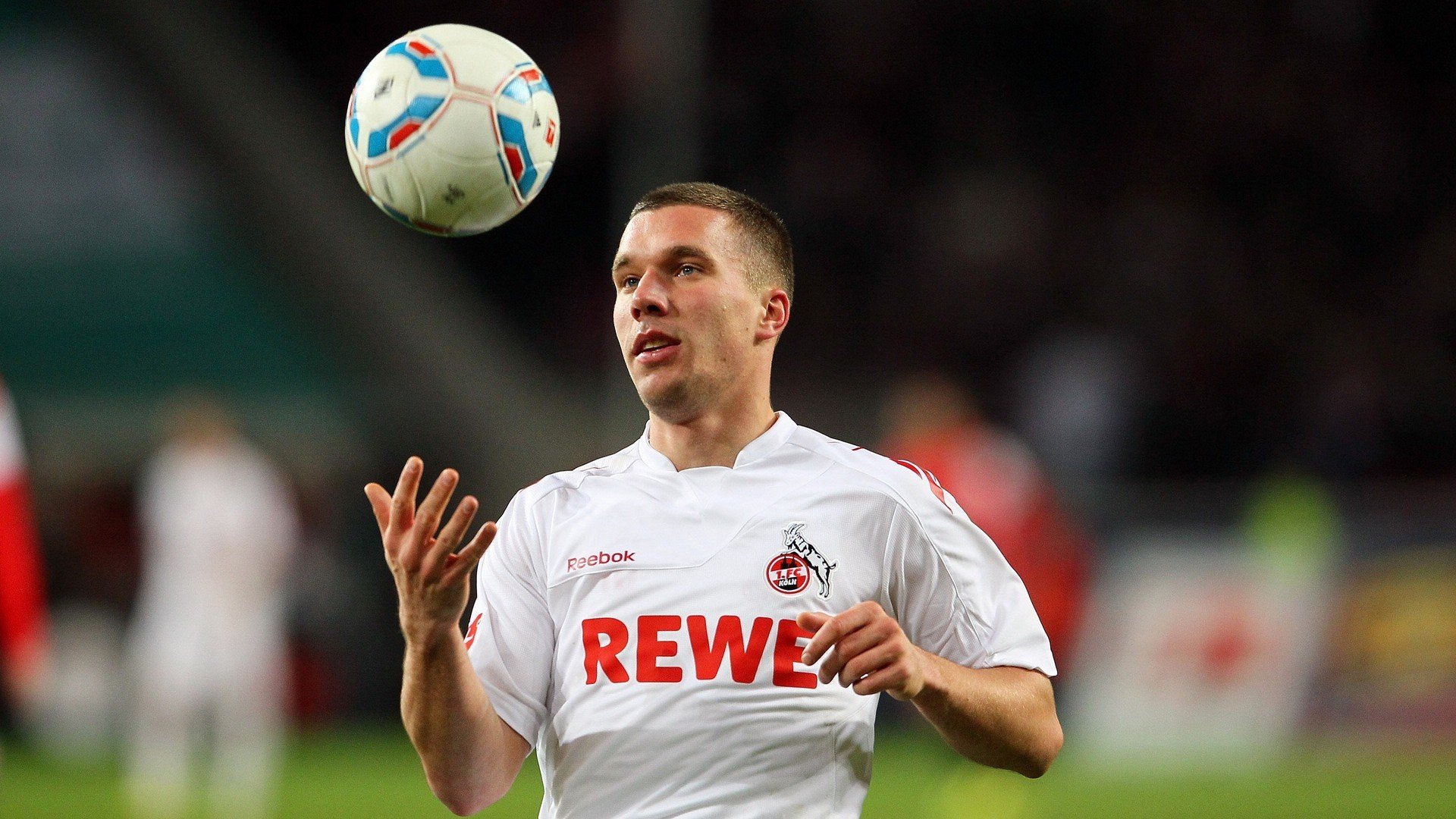 女篮姑娘用汗水换来掌声与尊重,女篮女生