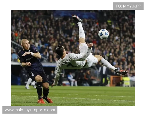 C罗被拍到在凌晨为队友做康复训练，团队责任感展露