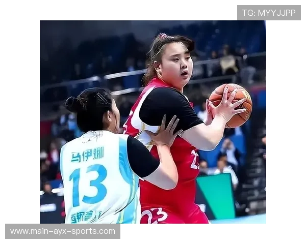 女篮姑娘的微笑传递温暖与力量，女篮女孩